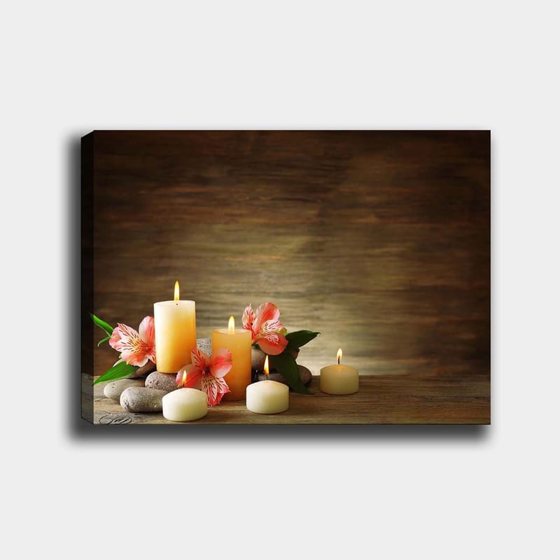 Canvas taulu 70x100 cm - Rauhallinen sommitelma loistavista valoista ja vaaleanpunaisista kukista kivillä, Vaaleankeltainen / Vaaleanpunainen / Vihreä