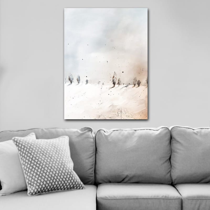 Canvas taulu 70x100 cm - Rauhallinen talvimaisema ja lumen peittämät puut kaukaisuudessa, Vaaleansininen / Valkoinen / Beige