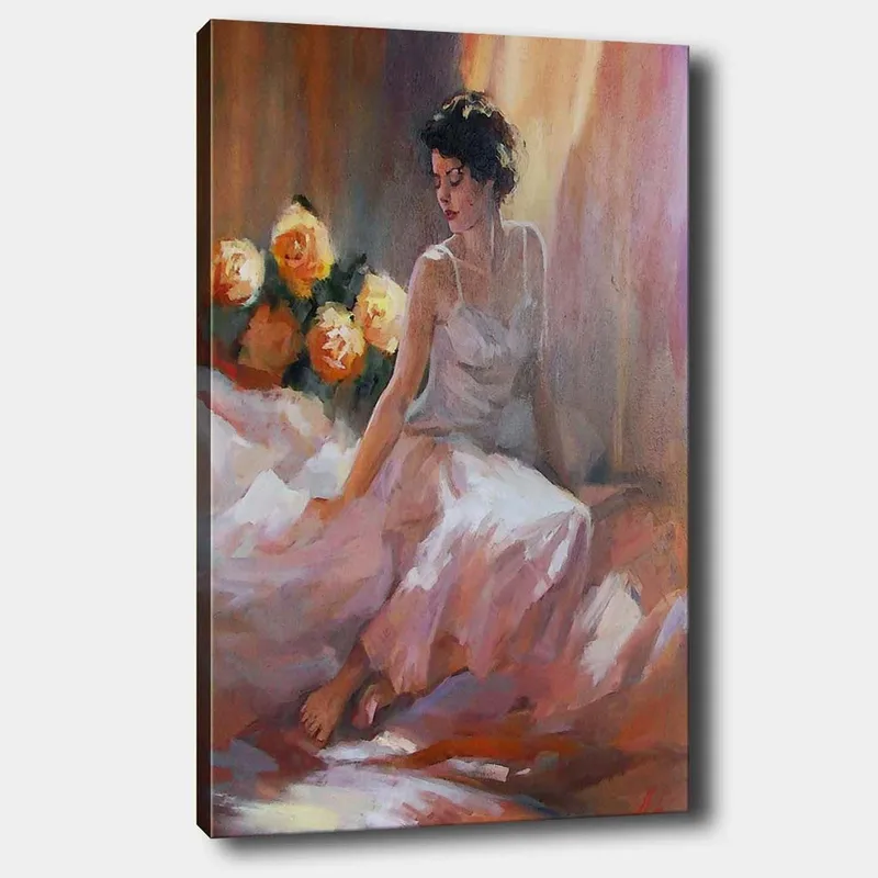 Canvas taulu 70x100 cm - Rentoutunut nainen valkoisessa mekossa ruusujen taustalla, Valkoinen / Vaaleanpunainen / Oranssi