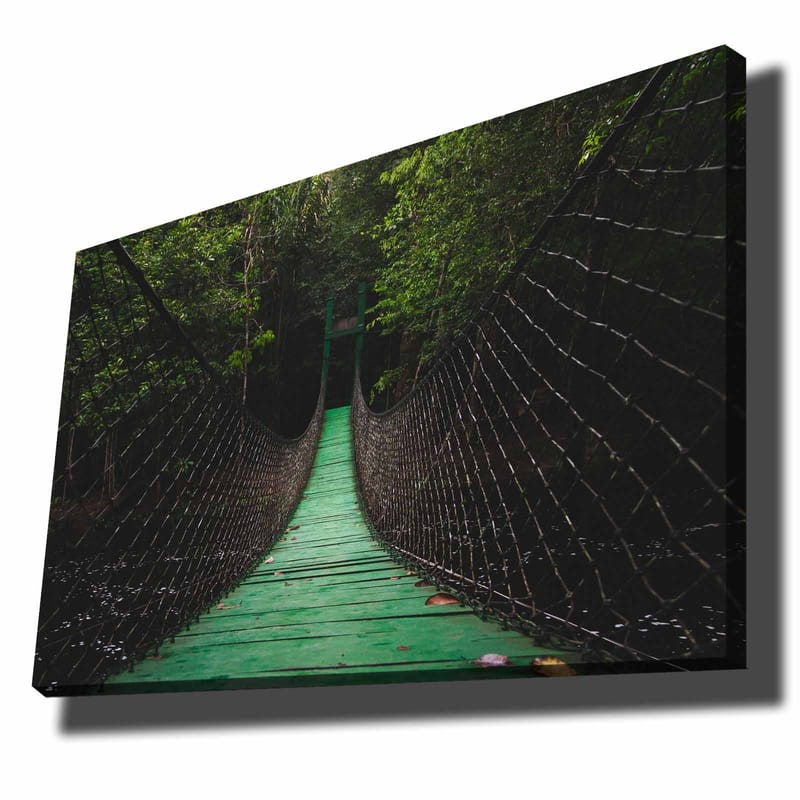 Canvas taulu 70x100 cm - Riippusilta rehevän metsän läpi - Vihreä / Musta - Sisustustuotteet - Taulu & taide - Canvas-taulu
