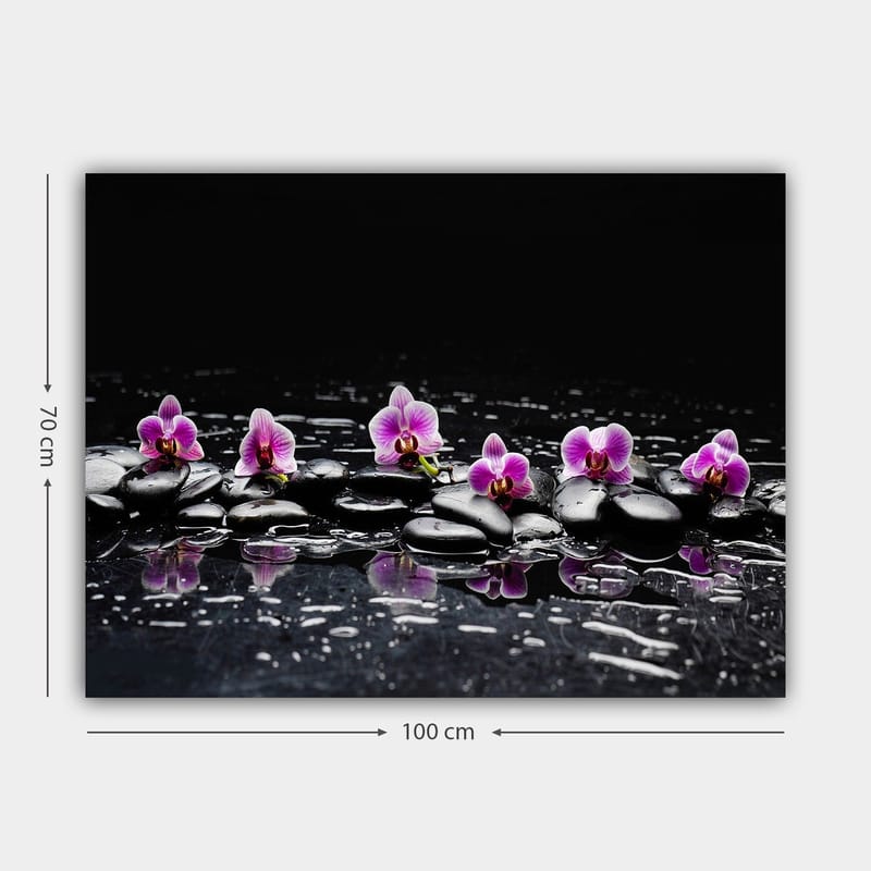 Canvas taulu 70x100 cm - Rivi violetteja orkideoita mustilla kivillä heijastuen vedessä - Violetti / Musta - Sisustustuotteet - Taulu & taide - Canvas-taulu