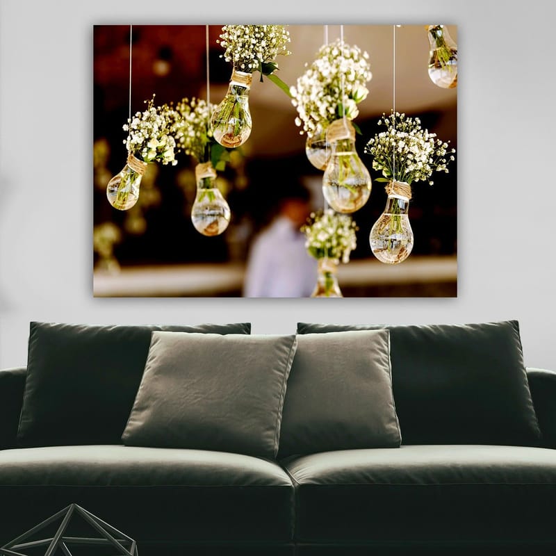 Canvas taulu 70x100 cm - Roikkuvat kukkalamput luovat romanttisen ja luovan tunnelman - Vihreä / Valkoinen / Ruskea - Sisustustuotteet - Taulu & taide - Canvas-taulu