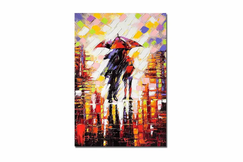 Canvas taulu 70x100 cm - Romanttinen maisema kahdesta ihmisestä, jotka jakavat sateenvarjon sateisessa kaupunkiympäristössä, Punainen / Musta / Oranssi