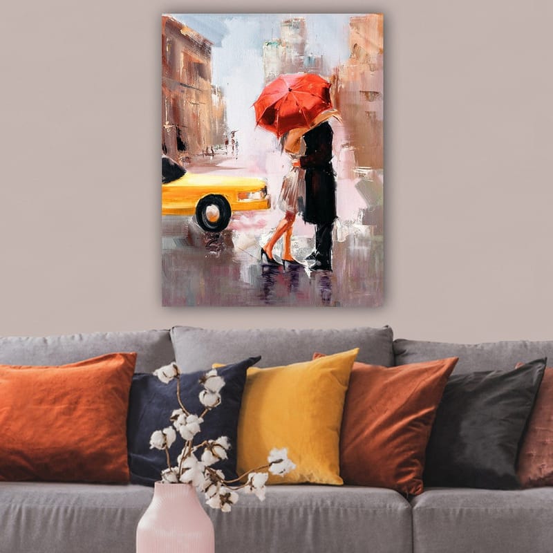 Canvas taulu 70x100 cm - Romanttinen suudelma punaisen sateenvarjon alla kaupunkiympäristössä - Punainen / Musta / Keltainen - Sisustustuotteet - Taulu & taide - Canvas-taulu