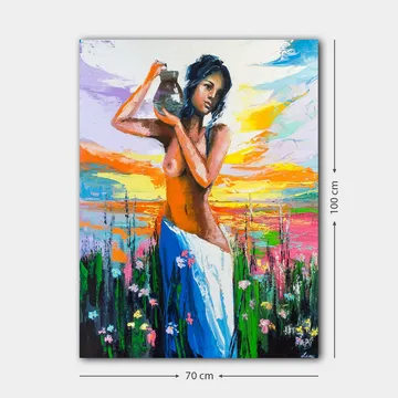 Canvas taulu 70x100 cm - Ruukkua kantava nainen, kukkien ja värikkään taivaan ympäröimänä auringonlaskussa - Oranssi / Sininen / Vihreä - Sisustustuotteet - Taulu & taide - Canvas-taulu