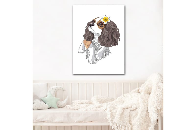 Canvas taulu 70x100 cm - Söpö kiharatukkainen koira, jolla on kukka korvassaan, Ruskea / Valkoinen / Musta