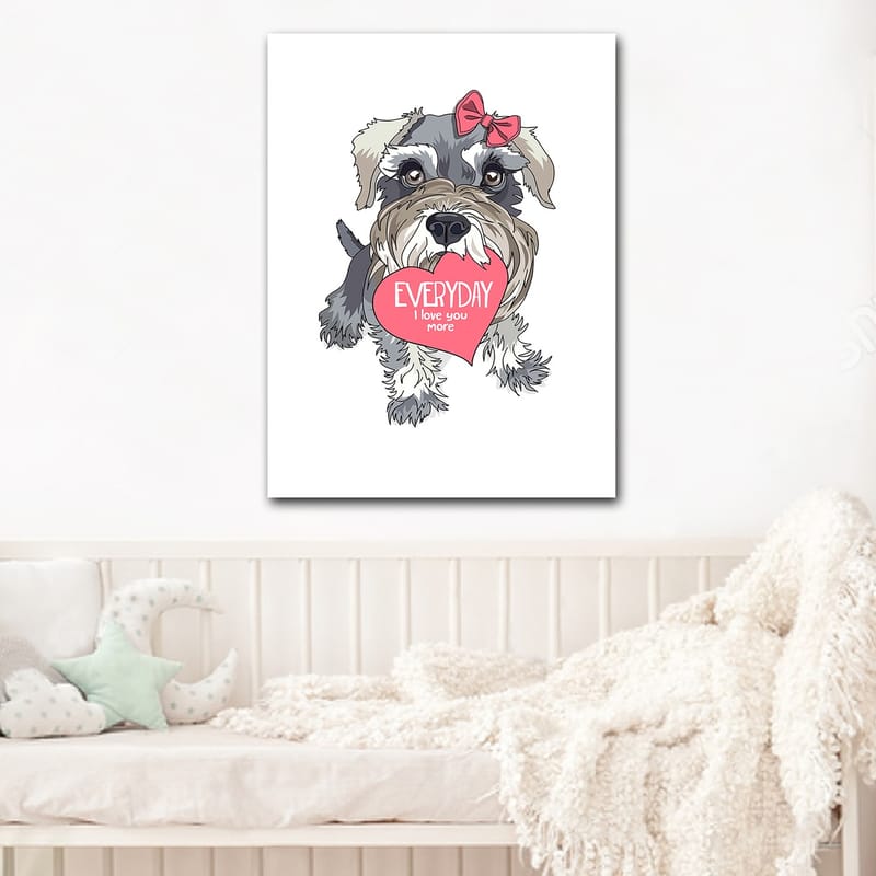 Canvas taulu 70x100 cm - Söpö koira pitelee sydäntä ja tekstiä EVERYDAY I love you more - Harmaa / Vaaleanpunainen / Valkoinen - Sisustustuotteet - Taulu & taide - Canvas-taulu