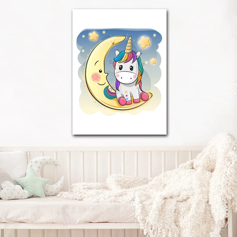 Canvas taulu 70x100 cm - Söpö yksisarvinen istumassa kuulla tähtien taustalla - Keltainen / Vaaleanpunainen / Sininen - Sisustustuotteet - Taulu & taide - Canvas-taulu