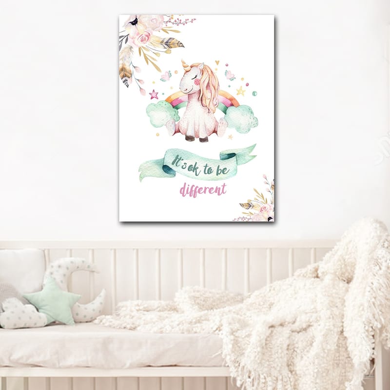 Canvas taulu 70x100 cm - Söpö yksisarvinen istuu pilvien päällä sateenkaaren taustalla - Vaaleanpunainen / Mintunvihreä / Vaaleankeltainen - Sisustustuotteet - Taulu & taide - Canvas-taulu