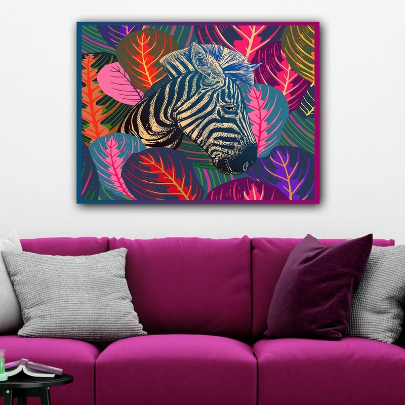 Canvas taulu 70x100 cm - Seepra ilmestyy värikkäiden lehtien keskelle - Musta / Vaaleanpunainen / Vihreä - Sisustustuotteet - Taulu & taide - Canvas-taulu