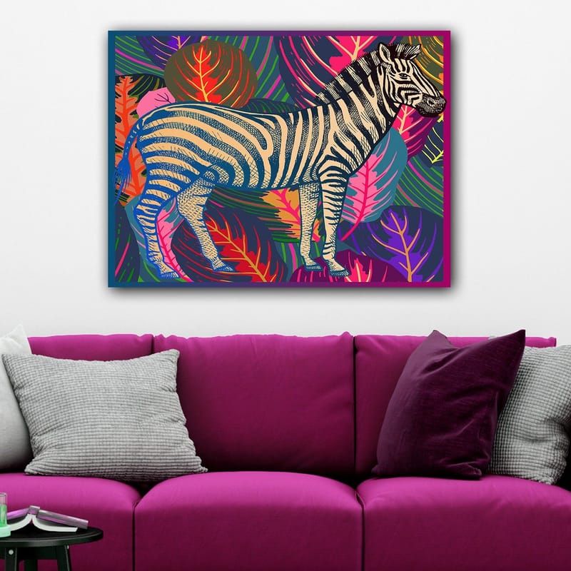 Canvas taulu 70x100 cm - Seepra värikkäiden lehtien ja kuvioiden ympäröimänä - Beige / Musta / Vaaleanpunainen - Sisustustuotteet - Taulu & taide - Canvas-taulu
