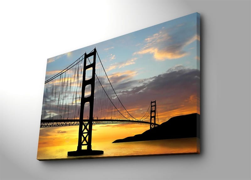 Canvas taulu 70x100 cm - Sillan siluetti värikästä auringonlaskua vasten, Oranssi / Musta / Sininen