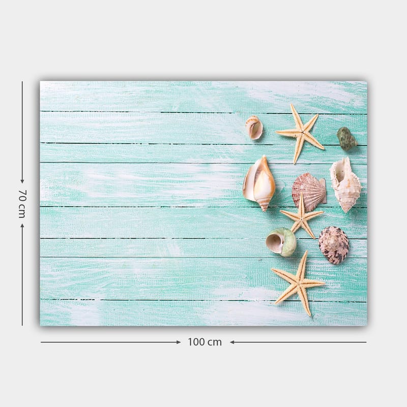 Canvas taulu 70x100 cm - Simpukankuoria ja meritähtiä vaaleansinisellä puupinnalla - Vaaleansininen / Beige / Vihreä - Sisustustuotteet - Taulu & taide - Canvas-taulu