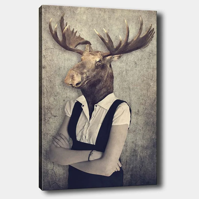 Canvas taulu 70x100 cm - Surrealistinen sommitelma, jossa on hirvenpään muotoinen henkilö valkoisessa paidassa ja mustissa haalareissa, Ruskea / Valkoinen / Musta