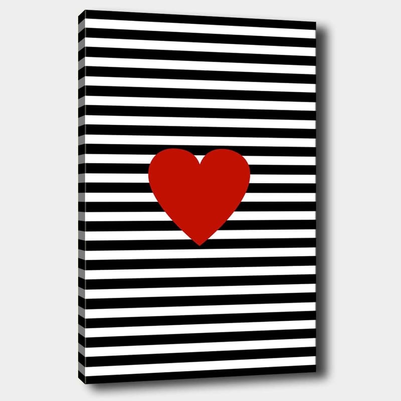 Canvas taulu 70x100 cm - Suuri punainen sydän mustavalkoisilla raidoilla taustalla, Punainen / Musta / Valkoinen