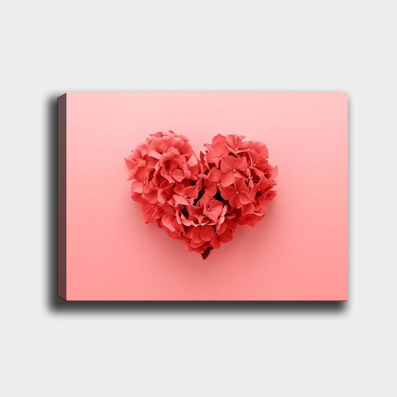 Canvas taulu 70x100 cm - Sydämenmuotoinen kukkasommitelma romanttisessa ja leikkisässä tyylissä, Korallinpunainen / Vaaleanpunainen