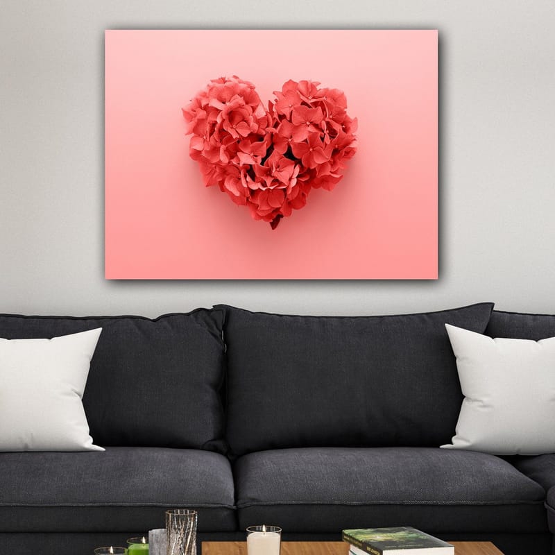 Canvas taulu 70x100 cm - Sydämenmuotoinen kukkasommitelma romanttisessa ja leikkisässä tyylissä - Korallinpunainen / Vaaleanpunainen - Sisustustuotteet - Taulu & taide - Canvas-taulu