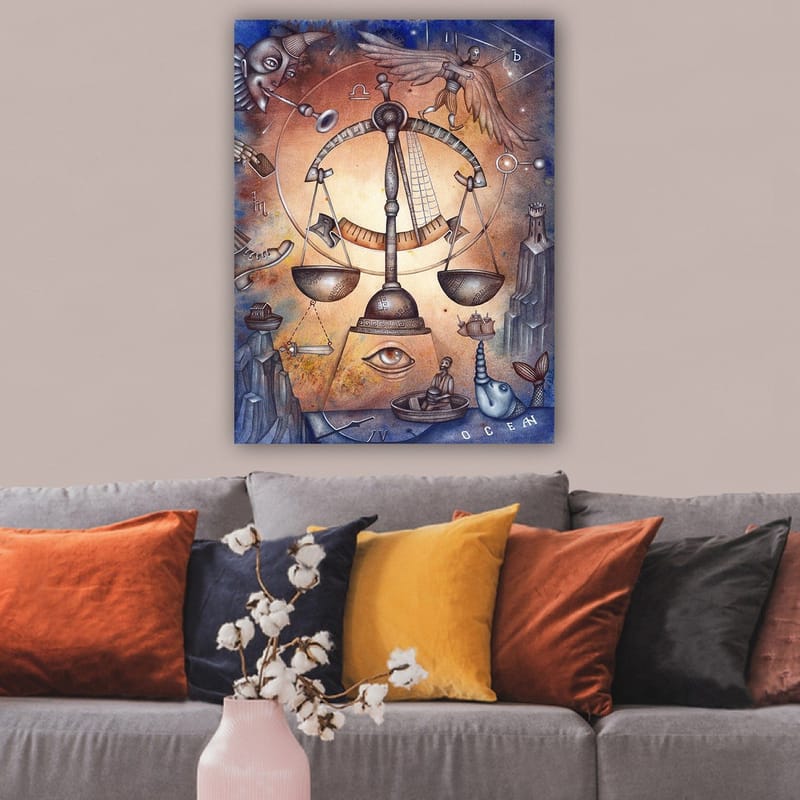 Canvas taulu 70x100 cm - Symbolinen tasapainoa edustava mittakaava, jota ympäröivät erilaiset elämän monimutkaisuutta edustavat elementit, Kulta / Sininen / Ruskea