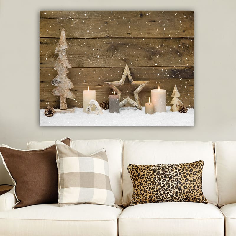 Canvas taulu 70x100 cm - Talvikoriste valoilla, puilla ja tähdillä lumipeitteisellä pinnalla - Valkoinen / Harmaa / Ruskea - Sisustustuotteet - Taulu & taide - Canvas-taulu