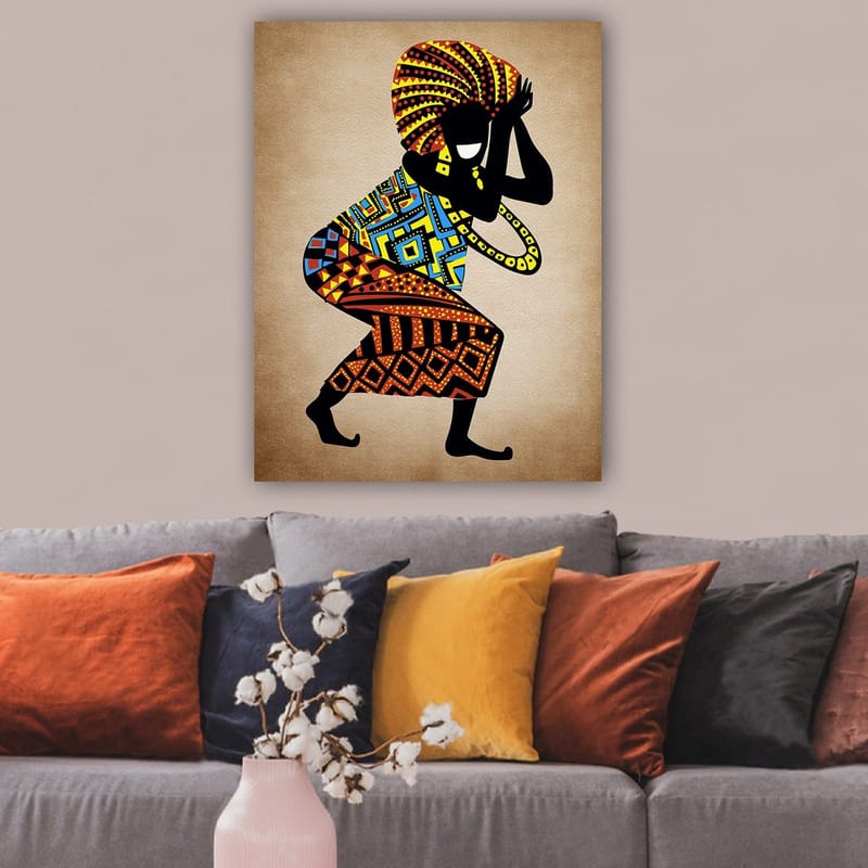 Canvas taulu 70x100 cm - Tyylitelty hahmo värikkäillä kuvioilla tanssimassa suuren päähineen kanssa - Musta / Punainen / Sininen - Sisustustuotteet - Taulu & taide - Canvas-taulu