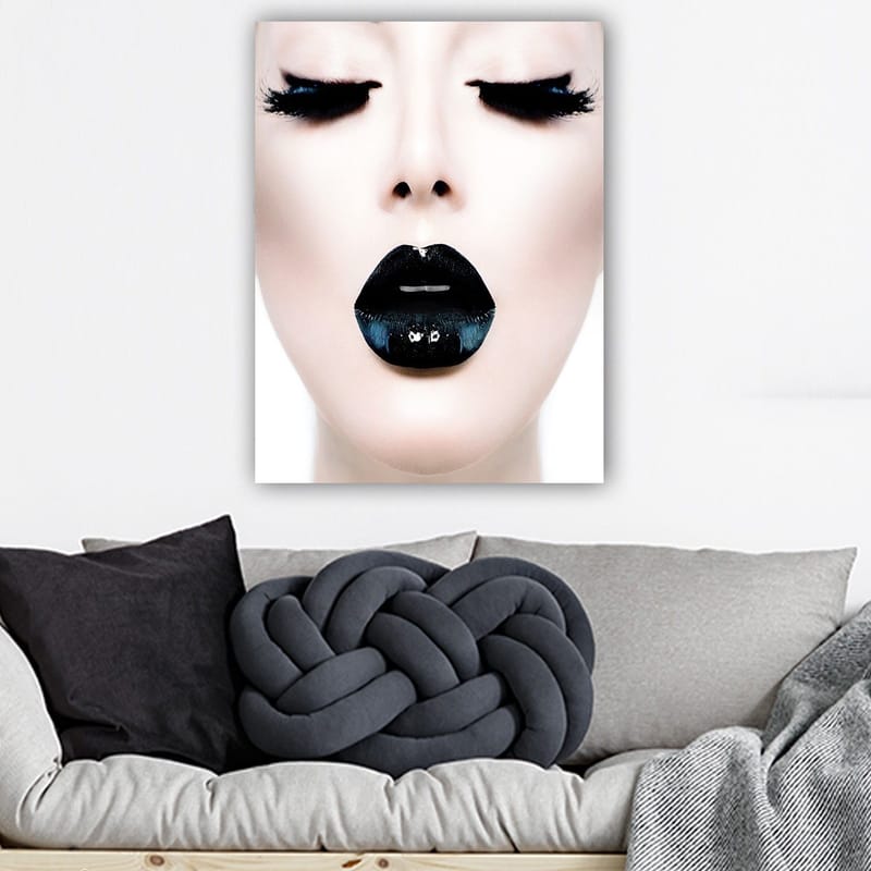 Canvas taulu 70x100 cm - Tyylitelty kasvokuva, jossa keskitytään mustalla huulipunalla ja dramaattisilla ripsillä varustettuun henkilöön - Musta / Valkoinen / Harmaa - Sisustustuotteet - Taulu & taide - Canvas-taulu