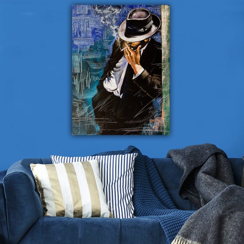 Canvas taulu 70x100 cm - Tyylitelty mies puvussa polttamassa savuketta, mysteerin ja eleganssin tuntuinen - Tummansininen / Musta / Valkoinen - Sisustustuotteet - Taulu & taide - Canvas-taulu
