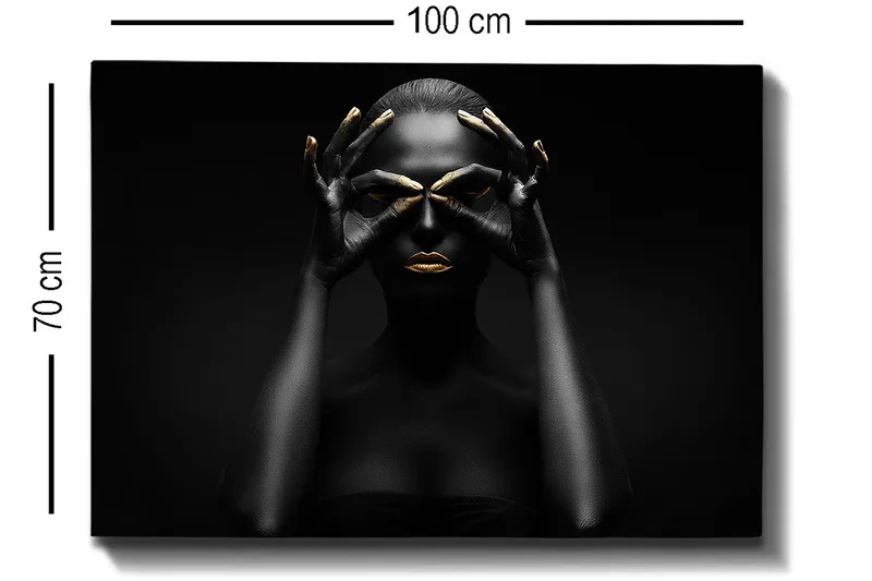 Canvas taulu 70x100 cm - Tyylitelty muotokuva naisesta, jonka mustat kädet muodostavat silmäparin, kultaisilla yksityiskohdilla huulissa ja sormenpäissä - Musta / Kulta - Sisustustuotteet - Taulu & taide - Canvas-taulu