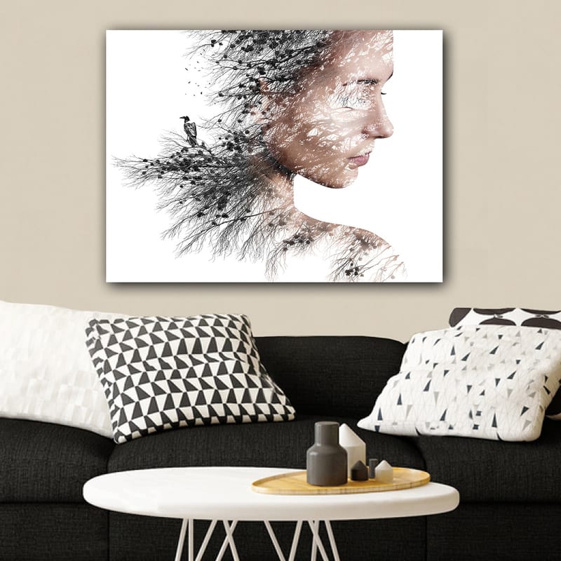 Canvas taulu 70x100 cm - Tyylitelty muotokuva naisesta, jonka siluetissa on puita ja lintuja - Musta / Harmaa / Ruskea - Sisustustuotteet - Taulu & taide - Canvas-taulu