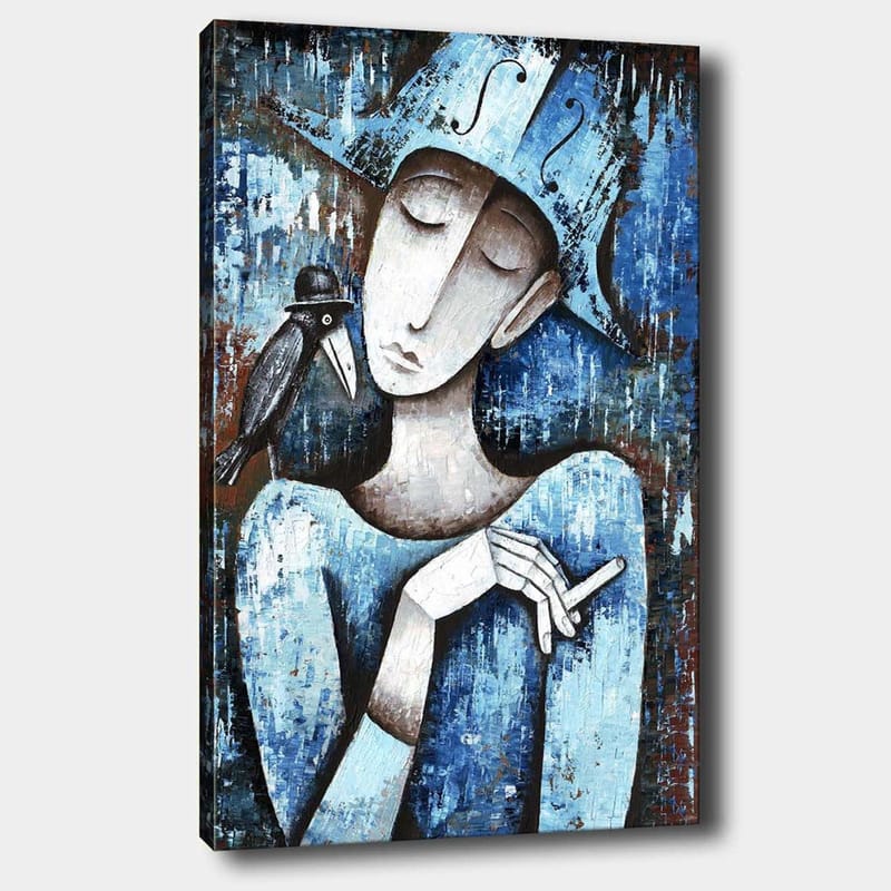 Canvas taulu 70x100 cm - Tyylitelty nainen, jolla on musta lintu olkapäällään, pukeutuneena siniseen ja valkoiseen, Sininen / Valkoinen / Musta