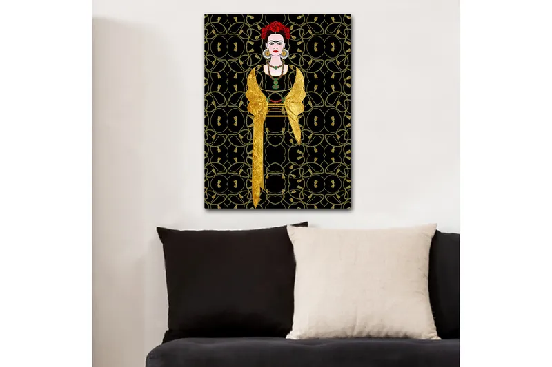 Canvas taulu 70x100 cm - Tyylitelty nainen mustaan ja kultaan pukeutuneena, hiuksissaan punainen kukka - Musta / Kulta / Punainen - Sisustustuotteet - Taulu & taide - Canvas-taulu