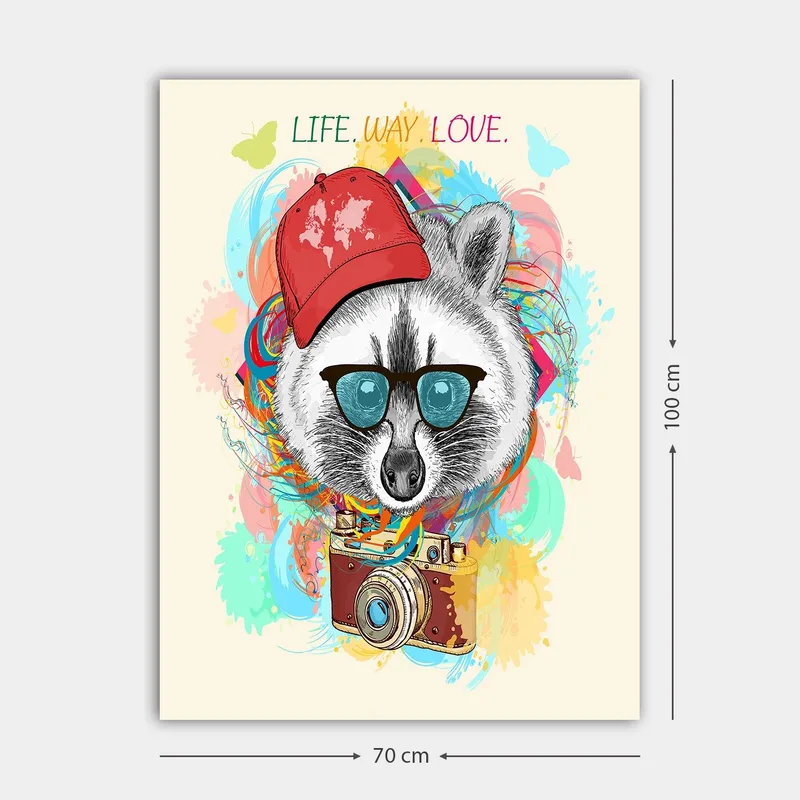 Canvas taulu 70x100 cm - Tyylitelty pesukarhu aurinkolaseineen ja kamerallaan, päässään punainen myssy, värikkäiden kuvioiden ympäröimänä - Punainen / Sininen / Vihreä - Sisustustuotteet - Taulu & taide - Canvas-taulu