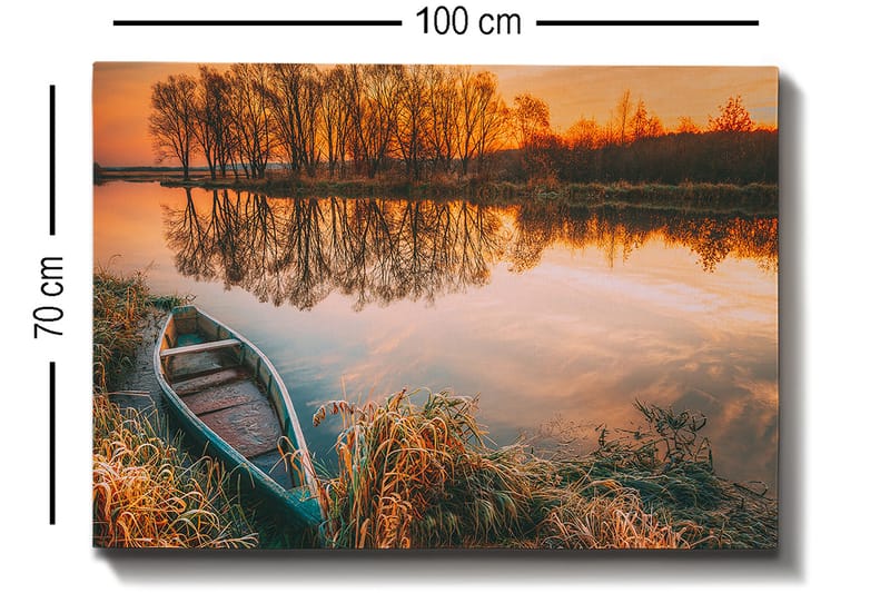 Canvas taulu 70x100 cm - Tyyni järvi ja vene rannalla kauniissa auringonlaskussa - Oranssi / Vihreä / Ruskea - Sisustustuotteet - Taulu & taide - Canvas-taulu