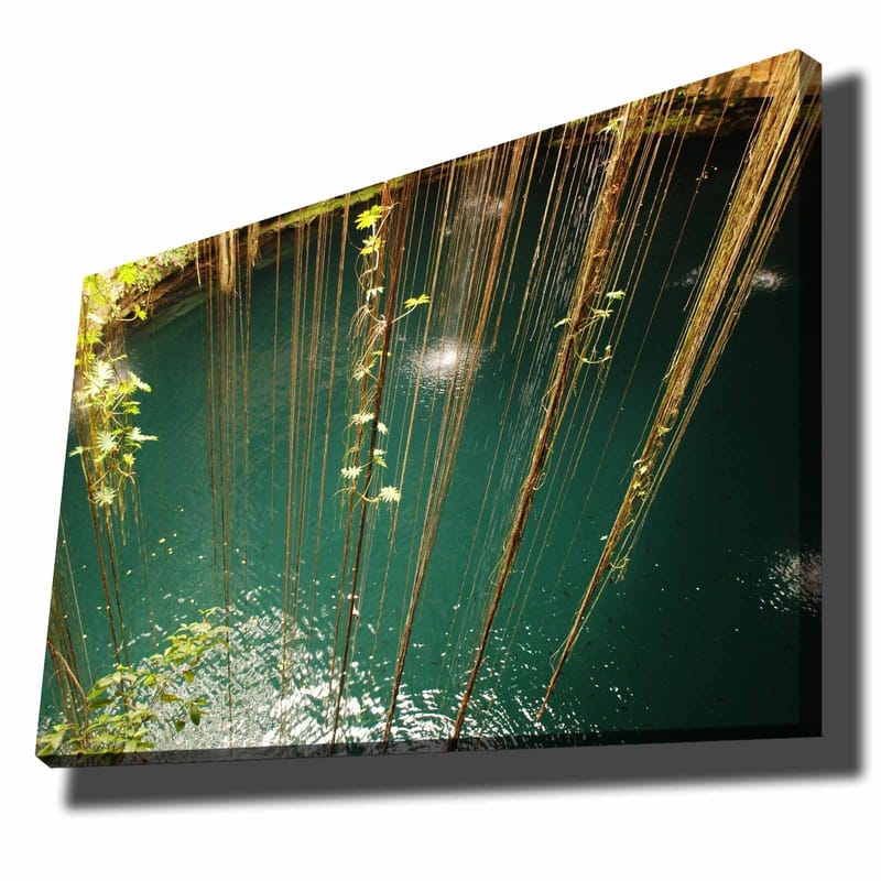 Canvas taulu 70x100 cm - Tyyni vesipinta, jota ympäröi roikkuva kasvillisuus ja luonnonelementit, Turkoosi / Vihreä / Ruskea