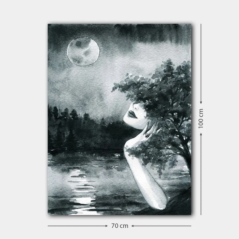 Canvas taulu 70x100 cm - Unelmoiva nainen, jonka kasvot ovat osittain puiden peitossa, katsoo kuuta tyynen järven yllä - Musta / Valkoinen / Harmaa - Sisustustuotteet - Taulu & taide - Canvas-taulu