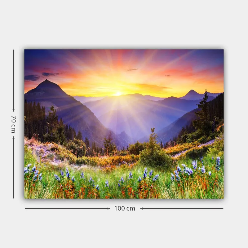 Canvas taulu 70x100 cm - Upea auringonnousu vuorten ja rehevien niittyjen yllä - Kulta / Violetti / Vihreä - Sisustustuotteet - Taulu & taide - Canvas-taulu