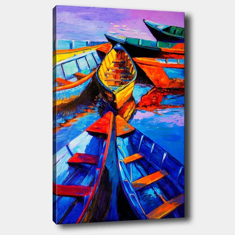 Canvas taulu 70x100 cm - Useita värikkäitä veneitä ryhmässä veden pinnalla, Sininen / Oranssi / Keltainen
