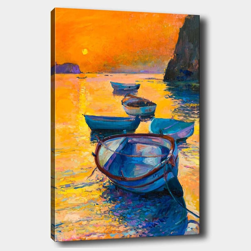 Canvas taulu 70x100 cm - Useita veneitä kelluu kimaltelevalla pinnalla auringonlaskun lämpimissä väreissä, Oranssi / Sininen / Kulta