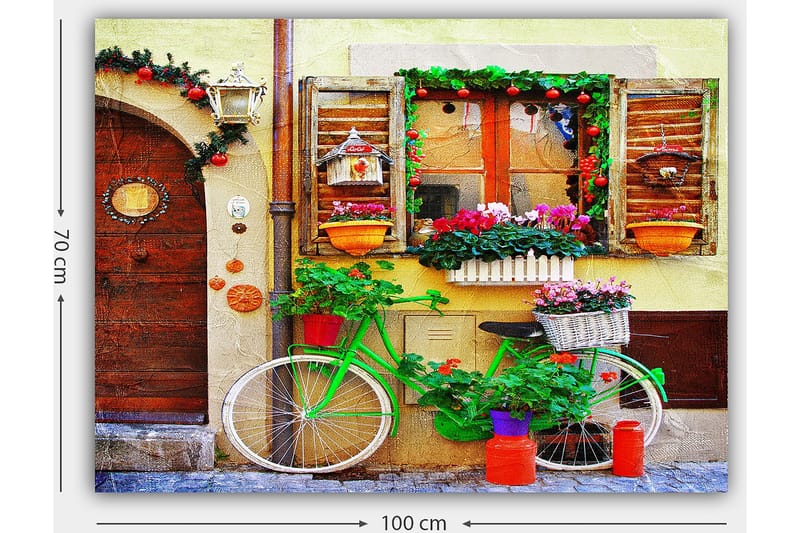 Canvas taulu 70x100 cm - Värikäs, kukilla ja ruukuilla koristeltu polkupyörä viehättävän ikkunoilla ja koristeilla varustetun seinän edessä - Vihreä / Vaaleanpunainen / Oranssi - Sisustustuotteet - Taulu & taide - Canvas-taulu