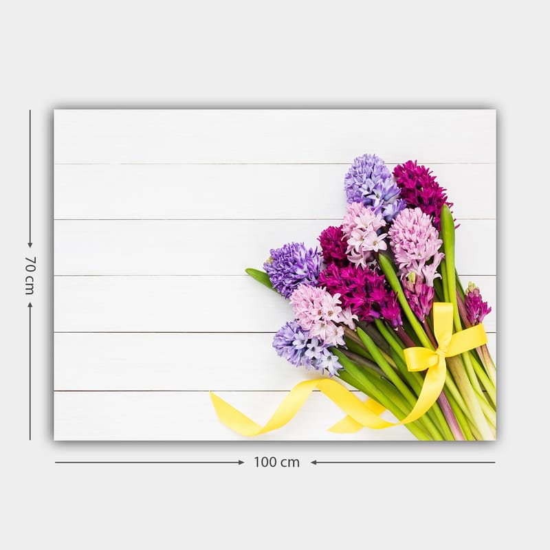 Canvas taulu 70x100 cm - Värikäs hyasinttikimppu keltaisella rusetilla - Violetti / Vaaleanpunainen / Keltainen - Sisustustuotteet - Taulu & taide - Canvas-taulu