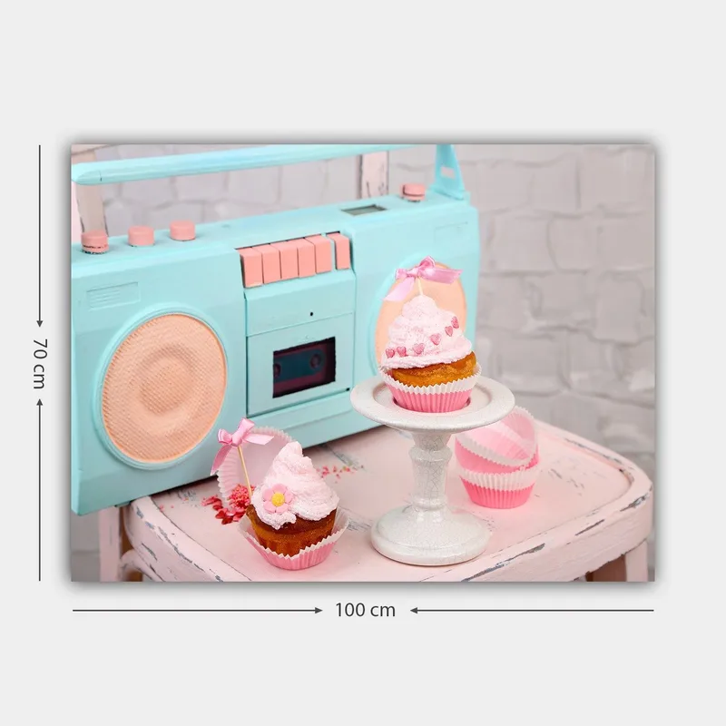 Canvas taulu 70x100 cm - Värikäs ja leikkisä sommitelma kuppikakuilla ja retrokasettisoittimella - Turkoosi / Vaaleanpunainen / Beige - Sisustustuotteet - Taulu & taide - Canvas-taulu