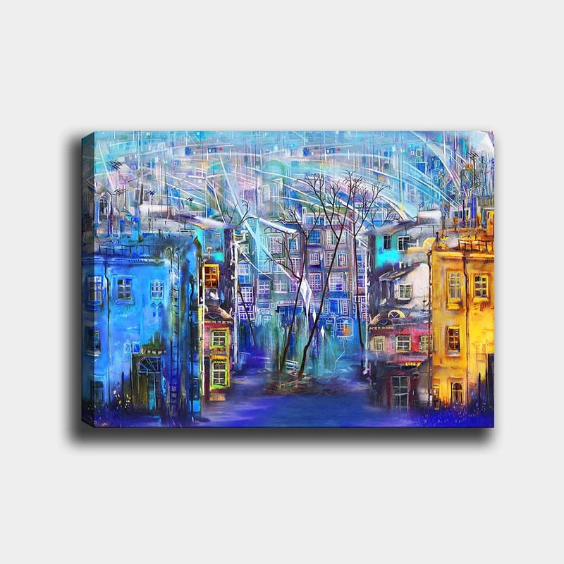 Canvas taulu 70x100 cm - Värikäs kaupunkikuva eri sävyisine taloineen ja puineen sateisen taivaan alla, Sininen / Keltainen / Violetti