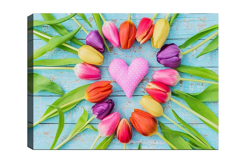 Canvas taulu 70x100 cm - Värikäs kokoelma sydämen muotoisia tulppaaneja, joiden keskellä on vaaleanpunainen koriste, Vaaleanpunainen / Violetti / Oranssi