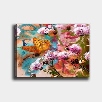 Canvas taulu 70x100 cm - Värikäs maalaus perhosesta, joka istuu kukkien päällä eloisassa luonnonympäristössä - Oranssi / Vaaleanpunainen / Vihreä - Sisustustuotteet - Taulu & taide - Canvas-taulu