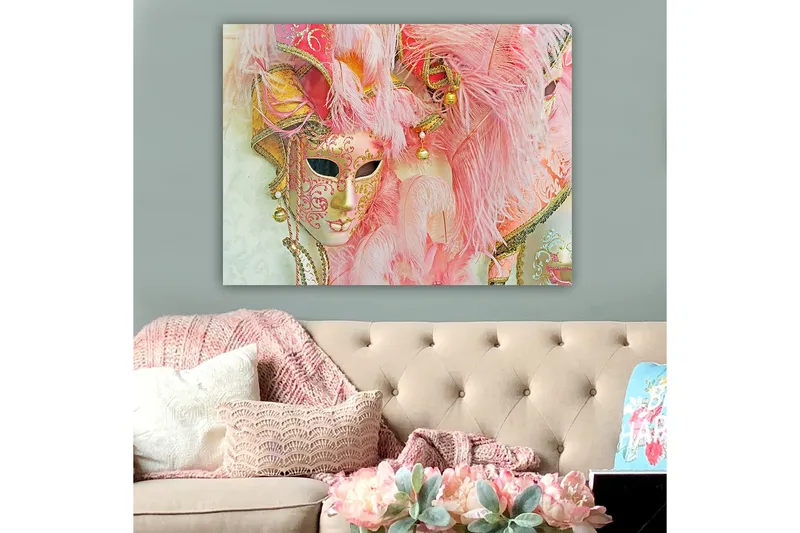 Canvas taulu 70x100 cm - Värikäs naamionaamio, koristeltu höyhenillä ja koristeilla, joka vangitsee naamiaisjuhlien juhlavan tunnelman, Vaaleanpunainen / Kulta / Valkoinen