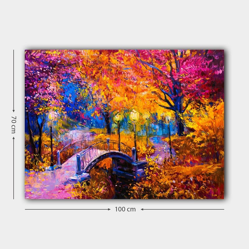 Canvas taulu 70x100 cm - Värikäs syysmaisema, jossa tyynen veden pinnan ylittävä silta, lämpimien syysvärien puiden ympäröimänä - Oranssi / Violetti / Keltainen - Sisustustuotteet - Taulu & taide - Canvas-taulu