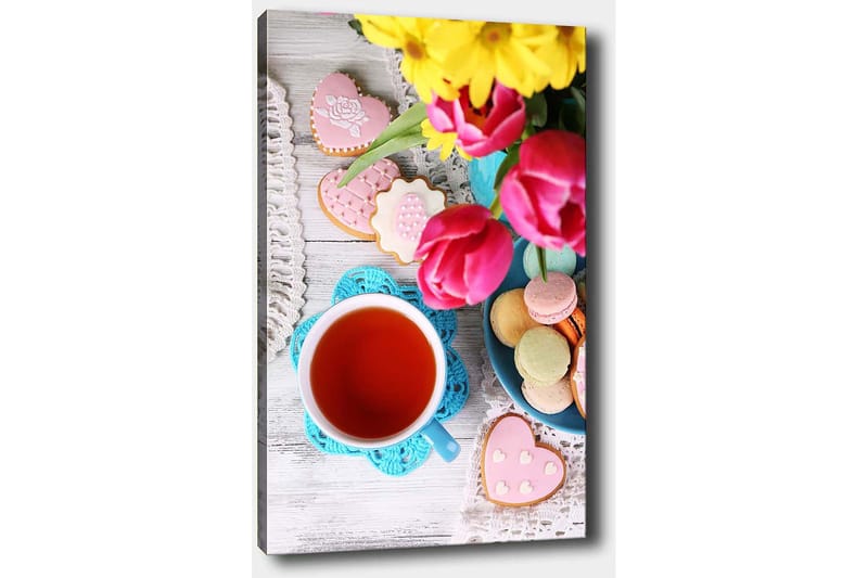 Canvas taulu 70x100 cm - Värikästä hiljaisuutta kupin teen, kukkien ja koristeltujen kakkujen kera - Punainen / Vaaleanpunainen / Vihreä - Sisustustuotteet - Taulu & taide - Canvas-taulu