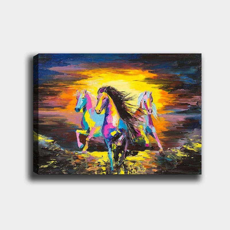 Canvas taulu 70x100 cm - Värikkäät hevoset laukkaamassa vaaleaa taustaa vasten, Vaaleanpunainen / Keltainen / Sininen