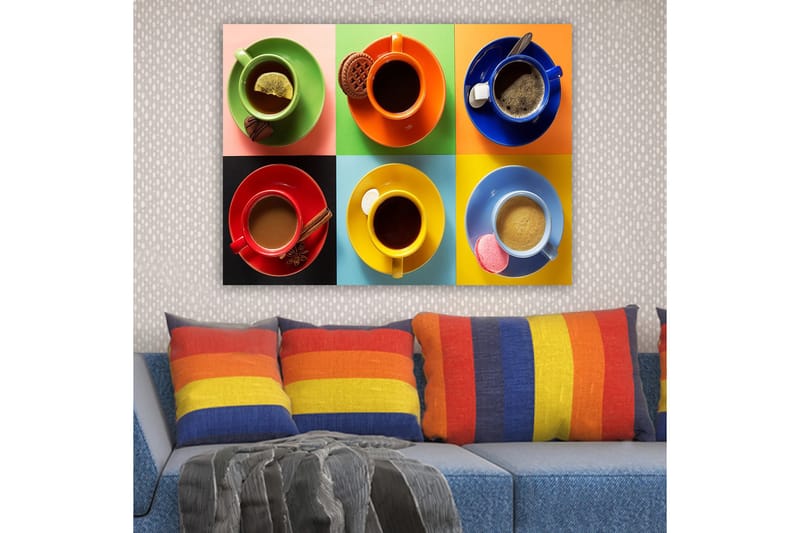 Canvas taulu 70x100 cm - Värikkäät kahvikupit ruutukuviossa erilaisten juomien ja asusteiden kera, Vihreä / Punainen / Sininen