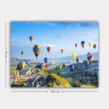Canvas taulu 70x100 cm - Värikkäät kuumailmapallot leijuvat kauniin maiseman yllä Kappadokiassa - Vihreä / Sininen / Keltainen - Sisustustuotteet - Taulu & taide - Canvas-taulu