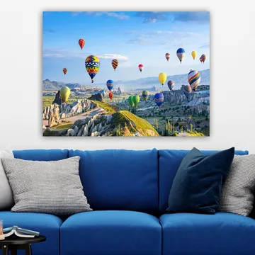 Canvas taulu 70x100 cm - Värikkäät kuumailmapallot leijuvat kauniin maiseman yllä Kappadokiassa - Vihreä / Sininen / Keltainen - Sisustustuotteet - Taulu & taide - Canvas-taulu